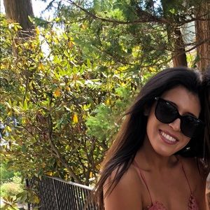 Meet your Posher, Alexis